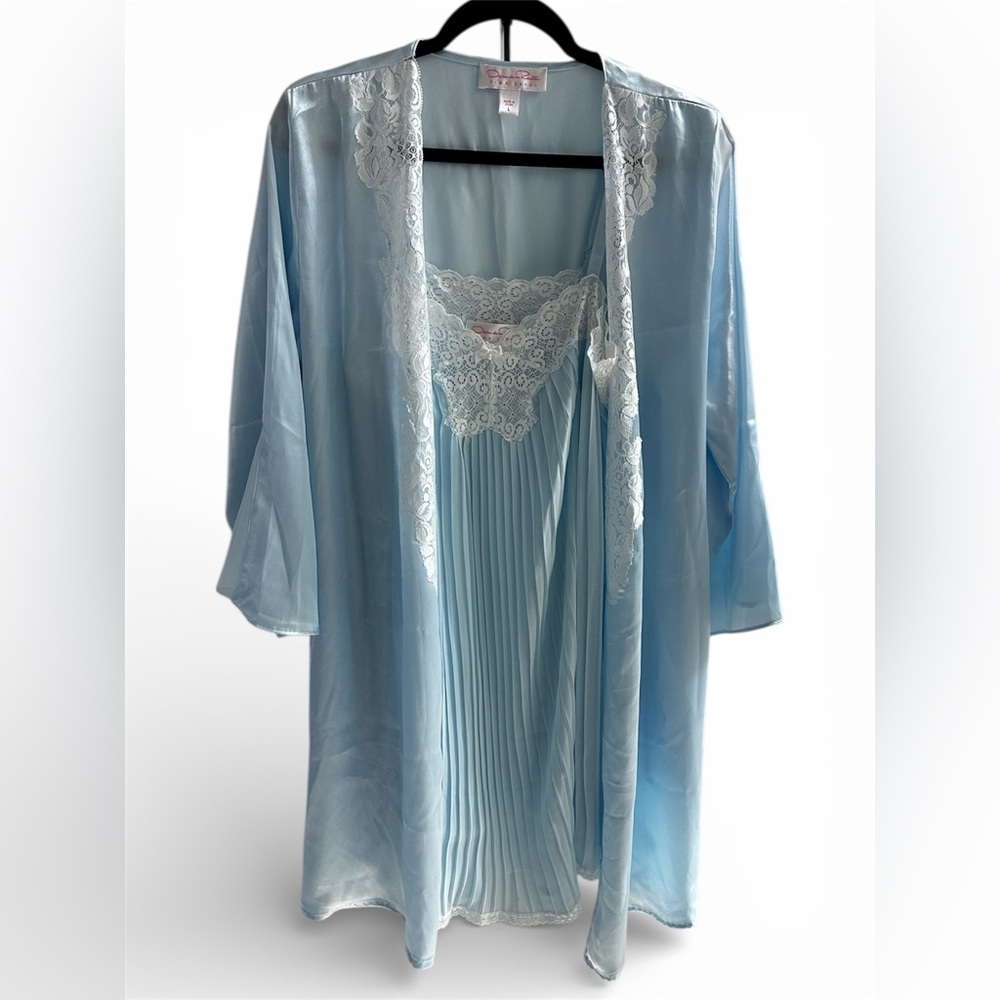 2 Pieces Oscar de la Renta Light Blue Lace Chemise